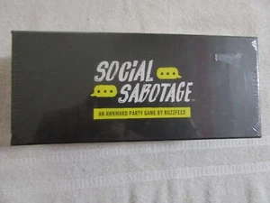 Social Sabotage: An Awkward Party Game di Buzzfeed (2017, Cardinal) - Foto 1 di 6