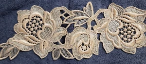 1 Spitzeneinsatz 10,5 x 30 cm Applikation Aufnäher Stickerei senffarben, gelb - Bild 1 von 5