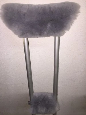 Cubiertas de almohadilla de muleta de piel de oveja Merino real BAJO EL BRAZO + almohadillas de agarre manual para muletas EE. UU. Foto 1 de 4