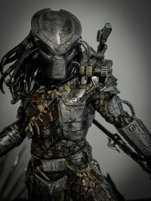 Predator Statue 25cm/9.8inch - Immagine 1 di 4