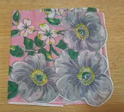 HERMOSO PAÑUELO ROSA GRIS BLANCO FLORES DOGWOOD ORIGINAL PLIEGUES DE FÁBRICA NOS 13.5 Foto 1 de 4