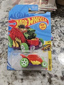 Hot Wheels #108 Fast Foodie 2021 4/5 CAR-De-ASADA rojo/verde/púrpura con rueda verde - Imagen 1 de 3