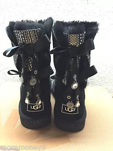 UGG BAILEY KNOPF BLING SCHLEIFE SWAROVSKI KRISTALL SCHWARZ STIEFEL US 6/EU 37/GROSSBRITANNIEN 4,5 - Bild 1 von 7