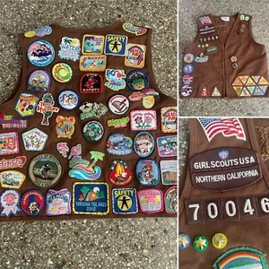 Kleine braune Pfadfinderweste für Mädchen mit über 60 Patches und Pins Nordkalifornien - Bild 1 von 17