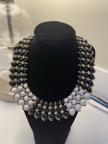 VETEMENTS Collana di perline bianche e nere IMAN con oro e diamanti come Bling