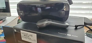 Samsung Gear VR Oculus with Controller Virtual Reality - Picture 1 of 3