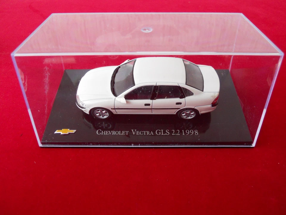 Chevrolet OPEL VECTRA GLS 2.2 1998 Model Car scala 1:43 [MN17] - Immagine 1 di 1