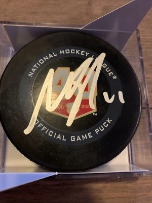 Mike Smith  Calgary Flames Signed 40 Yr Official NHL puck - Image 1 of 3