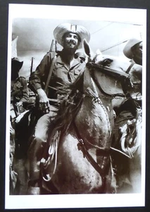 Póster Revolución Cubana de 1959 Foto de Camilo Cienfuegos a caballo en Yaguajay - Imagen 1 de 5
