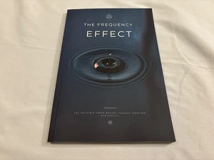 The Frequency Effect (Paperback book) Cinematic Edition - Imagen 1 de 5
