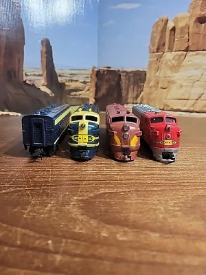 Bachmann And Tyco HO Pennsylvania And Santa Fe F9's Locomotives - Image 1 of 4