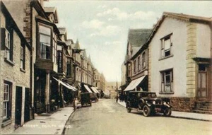 PRINTED POSTCARD OF THE HIGH STREET, BUILTH WELLS, BRECKNOCKSHIRE, WALES - Picture 1 of 2