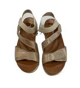 NEW Women's Ahilda Andiamo Gold Glitter Sandals Size 8 - Picture 1 of 5