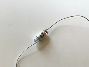 47pF 160V 1 % LCR AXIALER POLYSTYROLKONDENSATOR (x1) fd5f77 - Bild 1 von 2