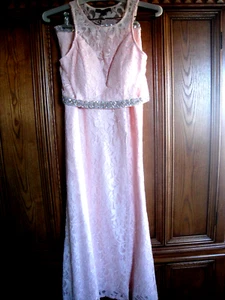 City Dreiecke formelle Abendmode Ballkleid 2-teiliges Kleid rosa Größe 3 gebraucht, in einwandfreiem Zustand - Bild 1 von 9