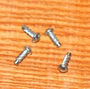 Nummer #6 Antriebsschraube/Nieten für 1/8" Loch. 3/8" lang. Vier Stück. - Bild 1 von 4