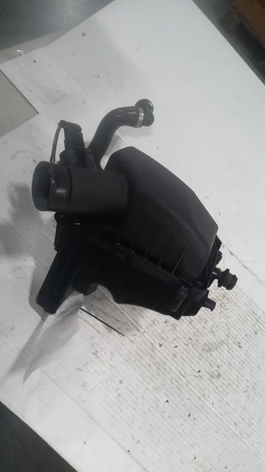 Chevrolet Sonic 2016 conjunto de filtro de aire fabricante de equipos originales 1,8 L azul 61 k millas 95920467 Foto 1 de 4