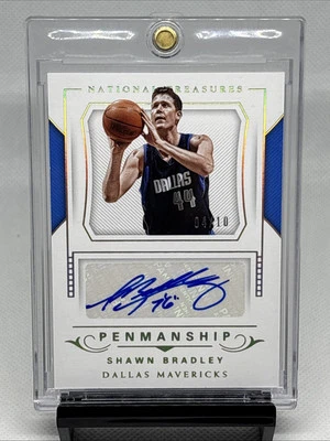 2017-18 National Treasures Penmanship Shawn Bradley /10 Gold Mavs Autograph NM+ - Image 1 of 3