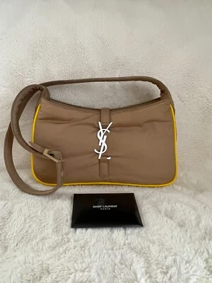 Bolso de hombro Saint Laurent 5 À 7 ECONYL® beige/amarillo Foto 1 de 4
