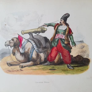 CANONNIER PERSAN IRAN  CHAMEAU ASIE  COSTUME GRAVURE COULEURS 1843 G62 - Bild 1 von 1