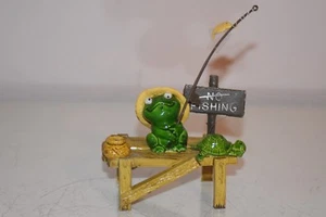 Aquarium Frosch Angeln am Kai ohne Angelschild ca. 10 x 5 x 9 cm - Bild 1 von 4