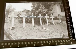 interessantes altes Negativ - Gräber von Soldaten der 1. Pz.Jg.Abt. 72 - Moldavi - Picture 1 of 1