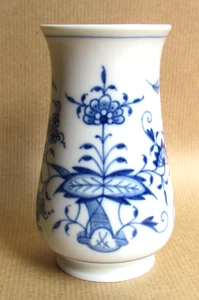 MEISSEN ONION PATTERN SMALL VASE (12127) - Picture 1 of 5