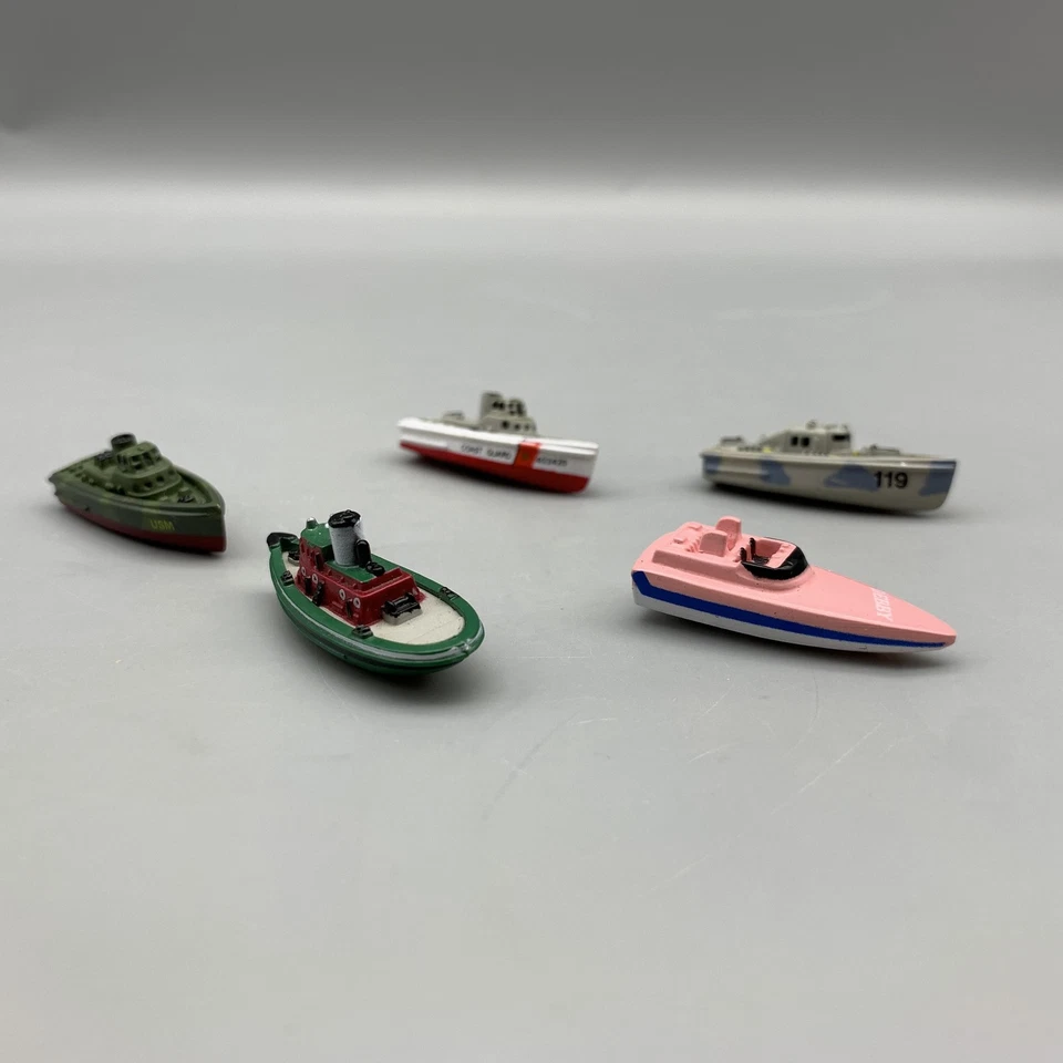 De colección Años 80 Micro Máquinas Galoob Boats Lote de 5 Lancha Rápida Remolcador Militar Foto 1 de 4