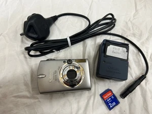 Canon Digital Camera IXUS 750 Powershot SD550 2GB SD Card, Charger, Silver - Picture 1 of 15