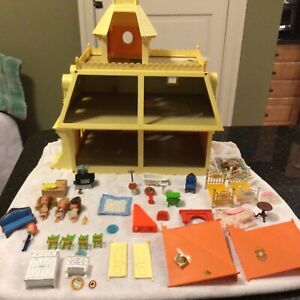 Vintage 1980 Mattel The Littles Victorian Dollhouse 3747 With People & Furniture