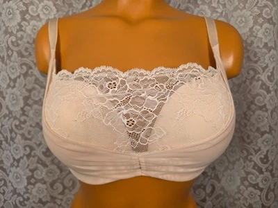 Sujetador con aros push up de encaje Victoria's Secret beige melocotón nude talla 36DD Foto 1 de 4