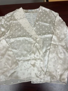 $225 Vince Women Beige Tonal Dot Long Sleeve V-Neck Silk Blouse Shirt Top XS Euc - Picture 1 of 8