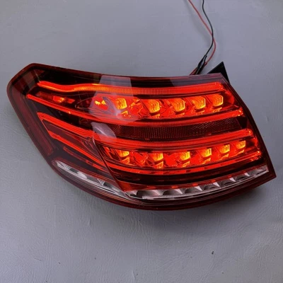 Luz trasera exterior izquierda izquierda izquierda sedán Mercedes W212 Clase E 2014-2016 OEM Foto 1 de 4