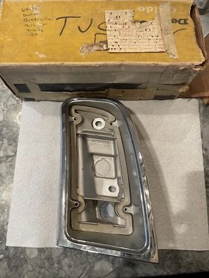 Nuevo de Lote Antiguo GM 5961518 1969-70 Pontiac Bonneville Catalina S/W Carcasa Luz Trasera Derecha OEM Foto 1 de 4