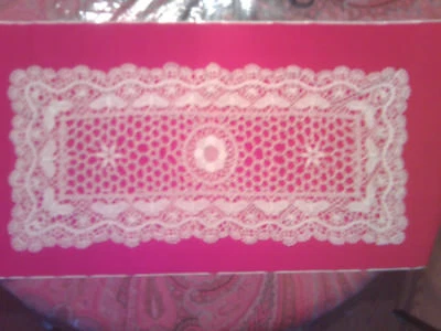 grand chemin de table en dentelle du Puy fait Main 72x32CM  neuf  superbe - Photo 1/2