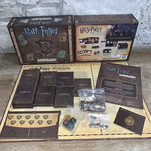 Harry Potter Hogwarts Battle Board/Gioco di carte scatola aperta completa ECCELLENTE - Foto 1 di 15