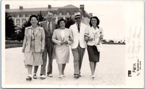 Hombres y Mujeres Caminando brazo en brazo FRANCIA RPPC - Postal - Imagen 1 de 2