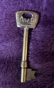 Alter WW2 Messing Schlüssel gestempelt ARP. - Bild 1 von 2