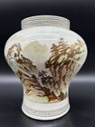 Chinesische Vase Mitte des 20. Jhd Aufschrift „Spring Mountain Mist“ 春山烟靄  (白伎).
