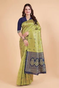 Sari para mujer Kota Litchi Jacquard borde verde claro con blusa sin costuras. - Imagen 1 de 7