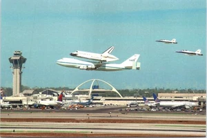 Cartolina NASA Endeavour arriva all'aeroporto internazionale di Los Angeles Boeing 747 - Foto 1 di 4