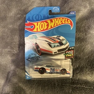 Hot Wheels HW Race Day 4/10 (2017) White '76 Greenwood Corvette Toy Car 34/250 - Picture 1 of 1