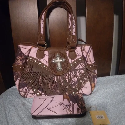 Mossy Oak Pink Camouflage.Shoulder Handbag Purse With Matching Wallet - Image 1 of 4