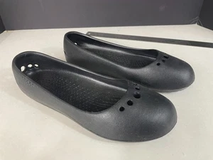 Zapatos planos de ballet Crocs negros para mujer talla 7 usados en excelente estado - Imagen 1 de 5