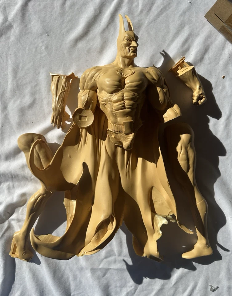 未上色树脂蝙蝠侠模型雕像 18 — 第 1/4 张图片