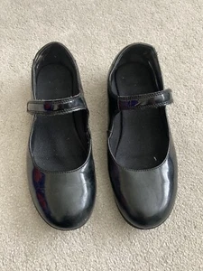 Clarks Girls Childs Patent Leather School Shoes Size 2.5 F, 2 1/2 F - Picture 1 of 5
