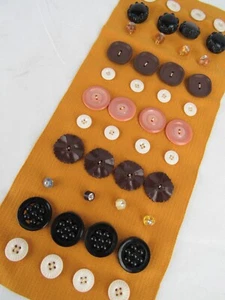 44 VINTAGE assorted buttons lot BAKELITE LUCITE 1950's 1960's - Picture 1 of 6