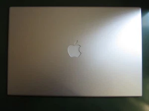 NUOVA cover posteriore LCD originale Apple MacBook Pro A1212 17" 805-7436 - Foto 1 di 1