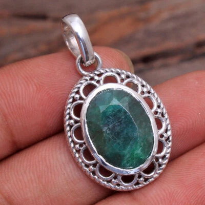 Colgante de piedras preciosas de esmeralda creado en laboratorio joyería hecha a mano de plata de ley 925 Foto 1 de 2