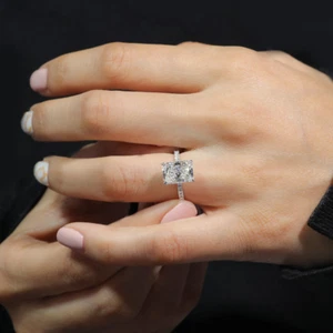 18k Yellow Gold Radiant Cut 4 Ct Lab Grown Diamond Ring IGI Engagement - Picture 1 of 14